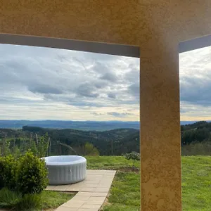  Hébergement de vacances Vue Panoramique & Jacuzzi Prive